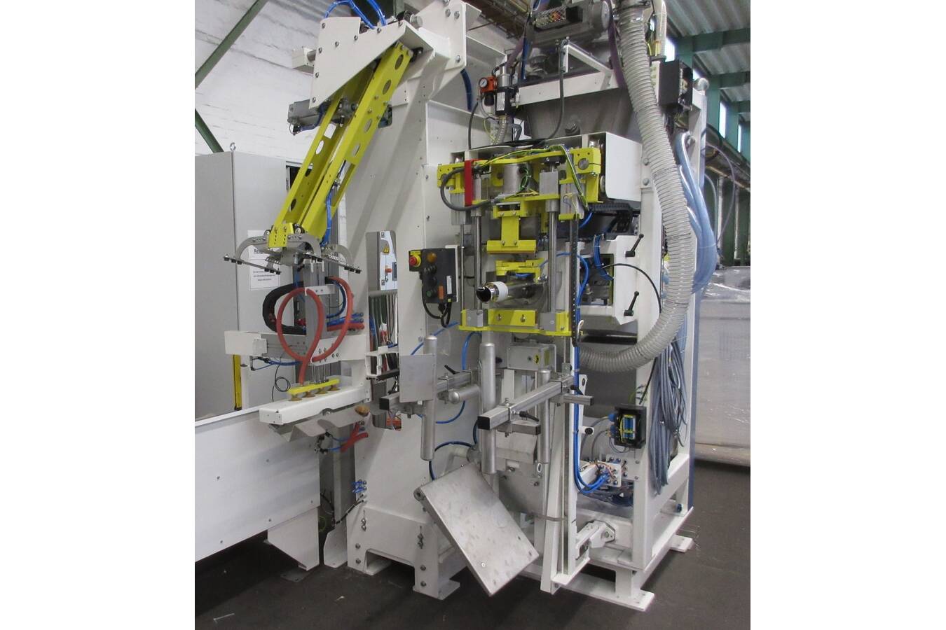 Effiziente Abfüllung von mikronisierten Wachsen bei Reagens In der Verarbeitung von feinkörnigen, klebrigen Produkten wie mikronisierten Wachsen zählen kurze Umrüstzeiten und eine einfache Reinigung zu den zentralen Anforderungen. 