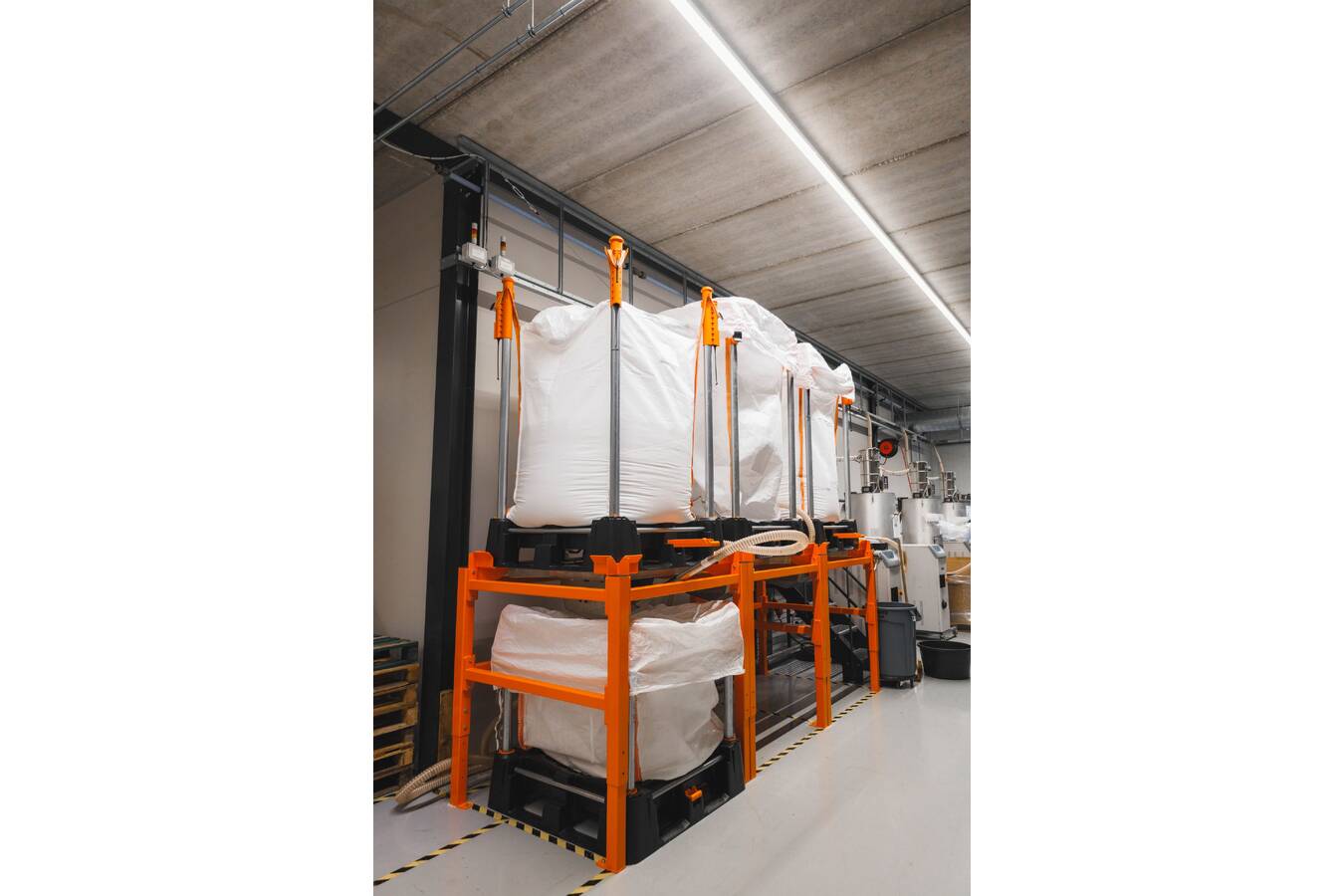 Indus Bulk Logistics präsentiert auf der K 2025, Hall 10/B41 Indus präsentiert auf der K-Messe in Düsseldorf ein revolutionäres Portfolio für das Handling und die Entleerung von Big Bags.