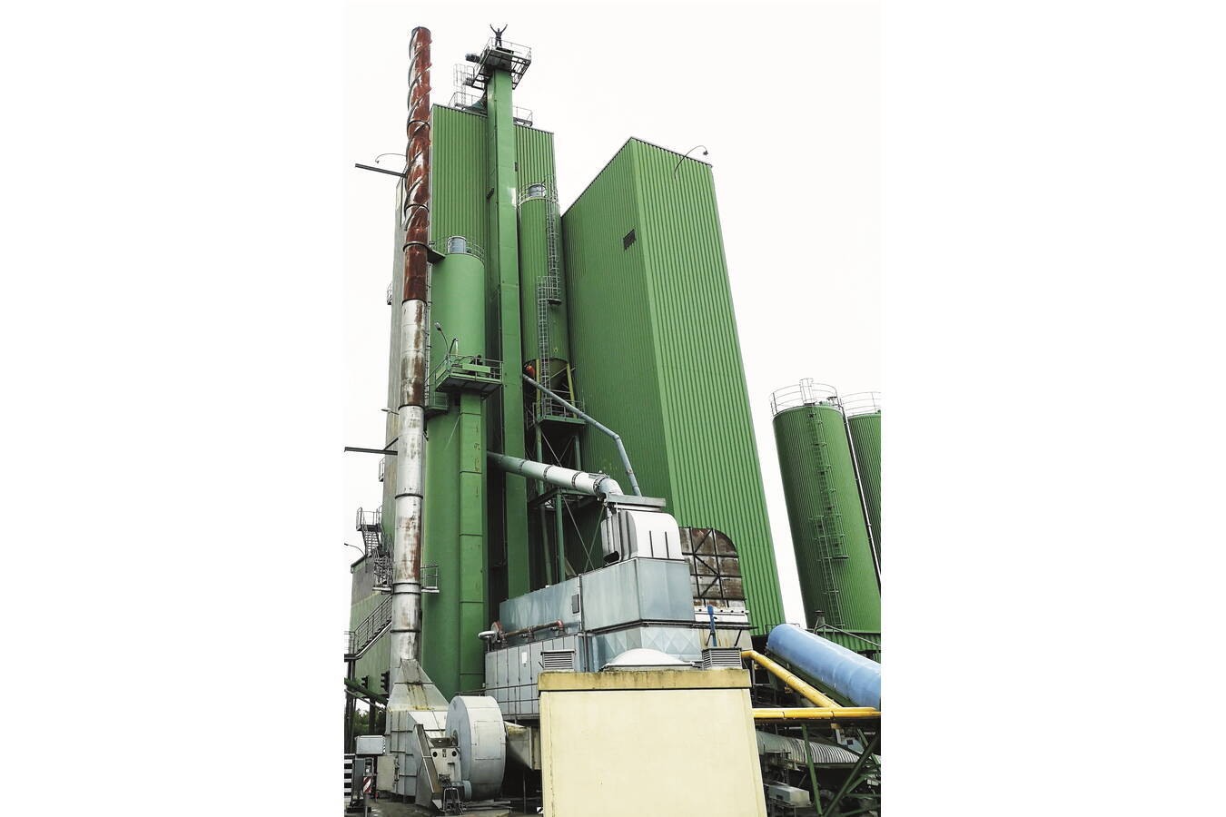 Elevatorketten von FB Ketten mit längerer Lebensdauer Seit vielen Jahren beliefert FB Ketten Asphaltmischwerke mit hochwertigen Ersatzteilen für Elevatoren und bietet Anlagenaudits sowie Verschleißmessungen an.